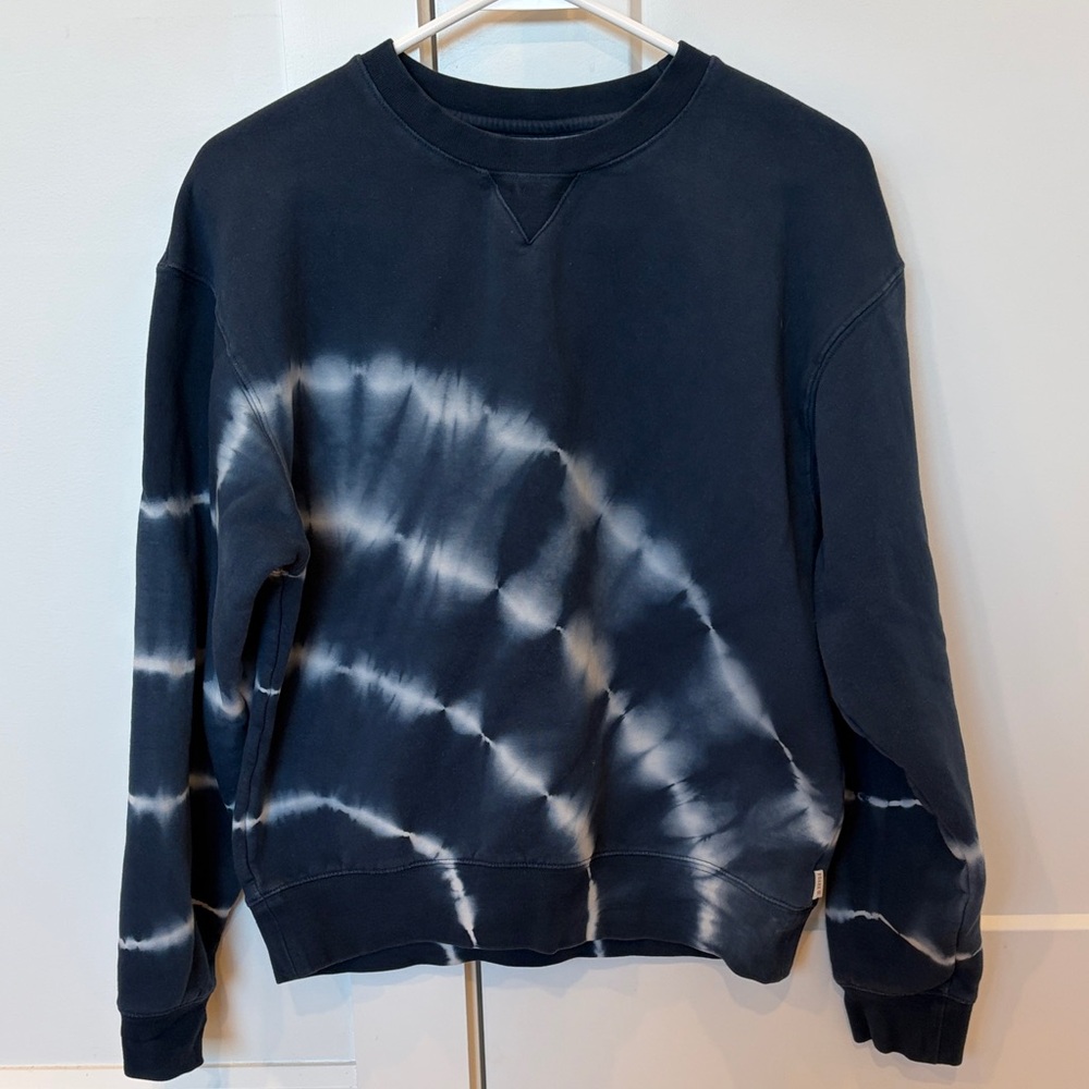 Roark Women's Blue and White Tie-Dye Sweatshirt